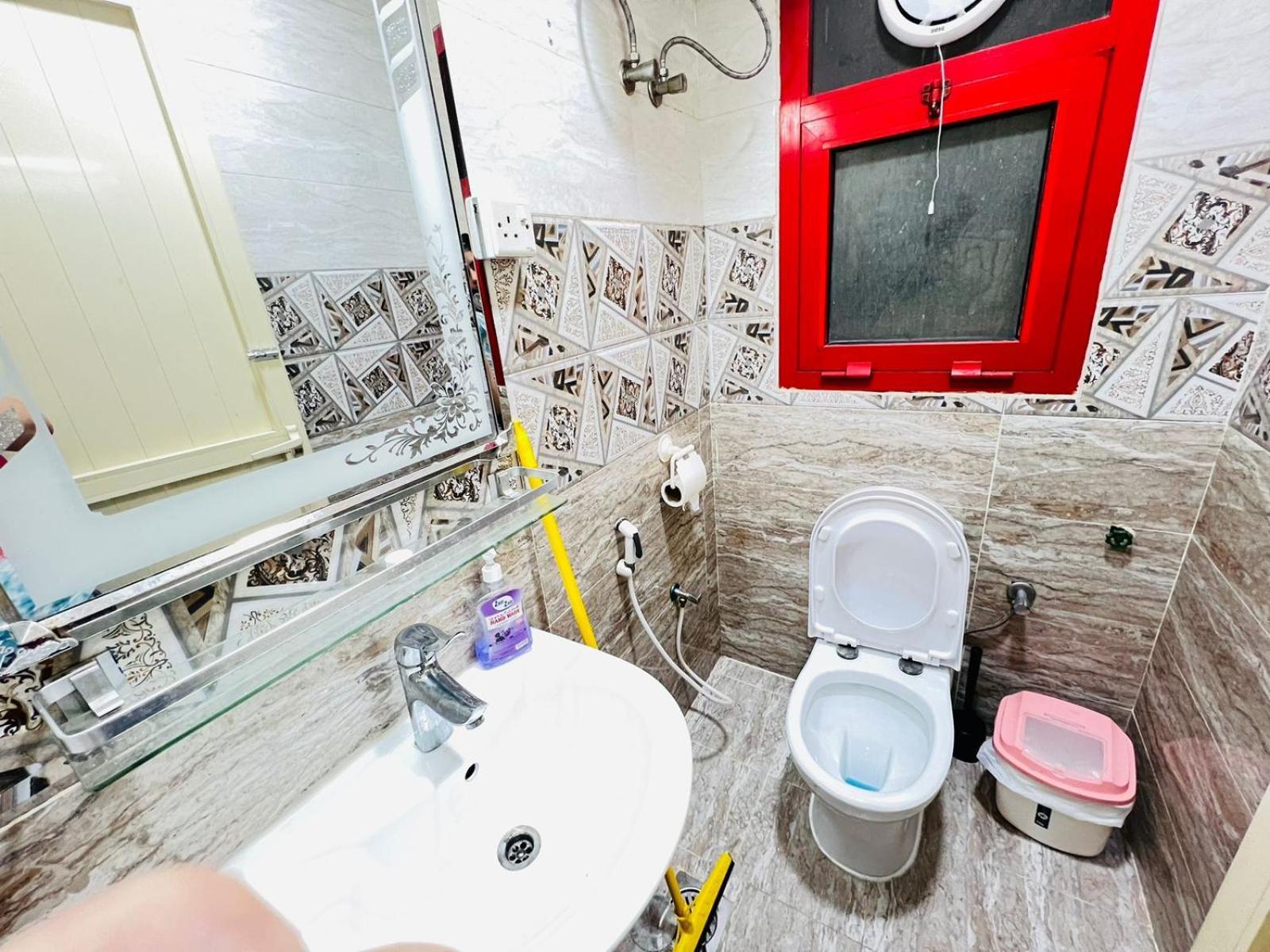 Moon Backpackers , Al Rigga , Partition For Couples And For Singles Appartement Dubai Buitenkant foto